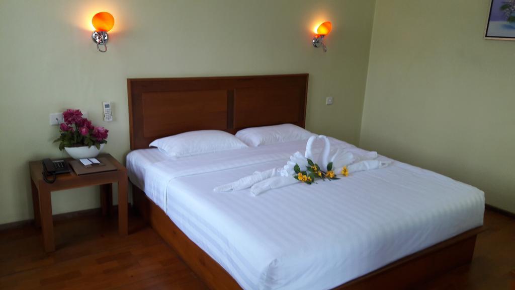 Shwe Phyu Hotel Mandalay Exterior photo